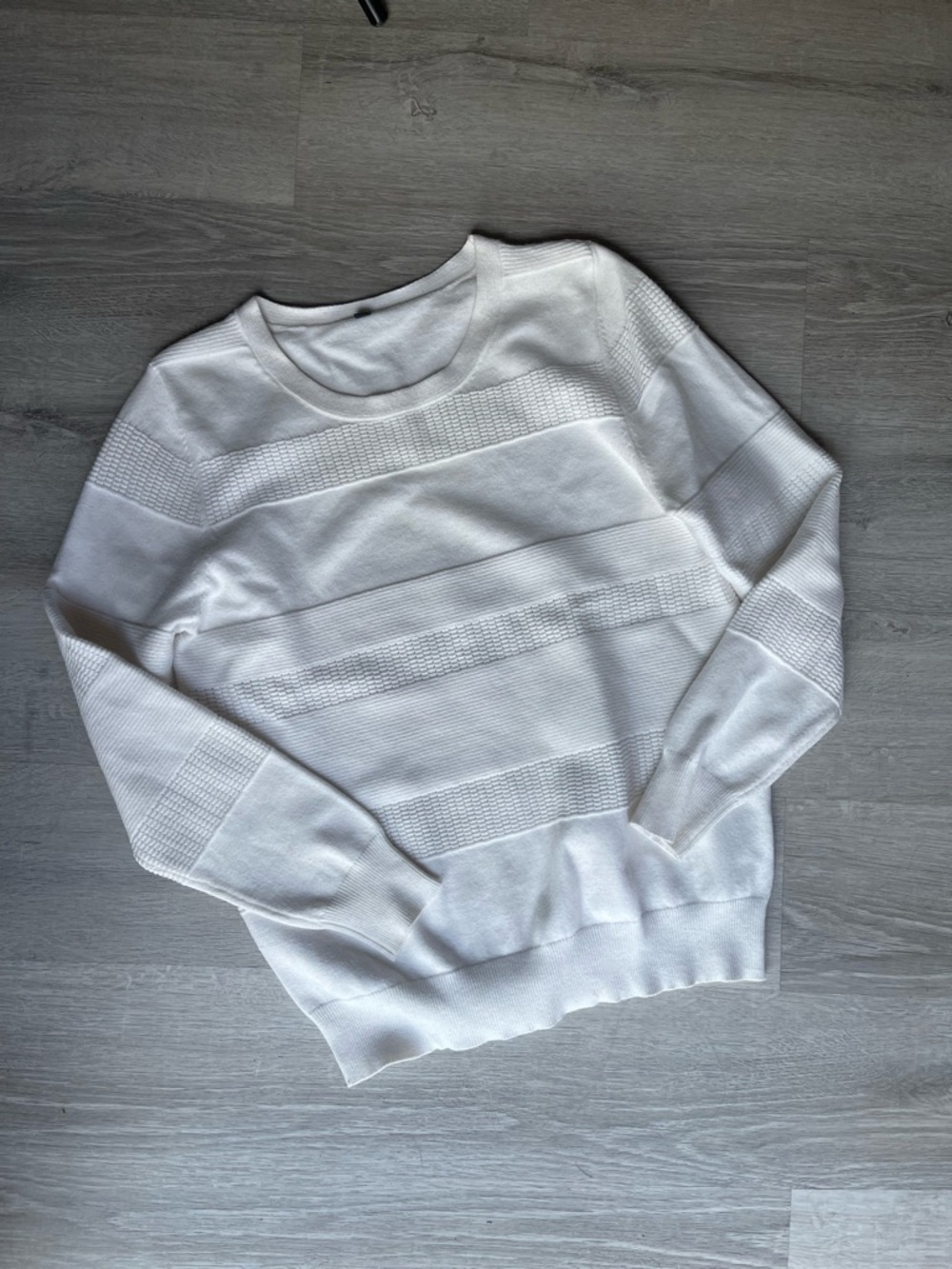 Women’s White Textured Knit Sweater